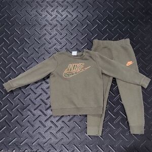 Camo/Green Sweatshirt set